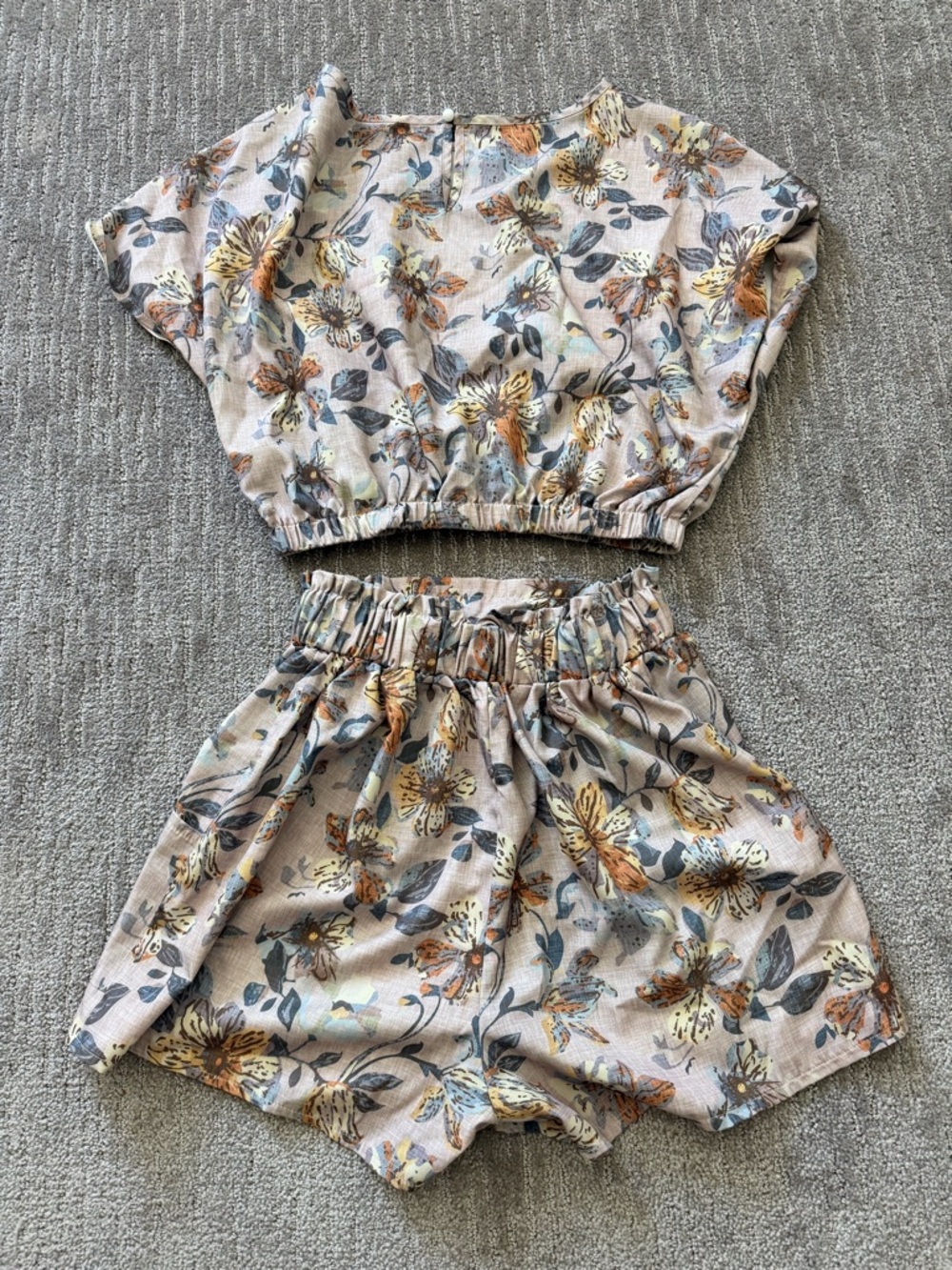 SHEIN Beige Floral Elastic-Waist Women’s Shorts - Picture 2 of 2